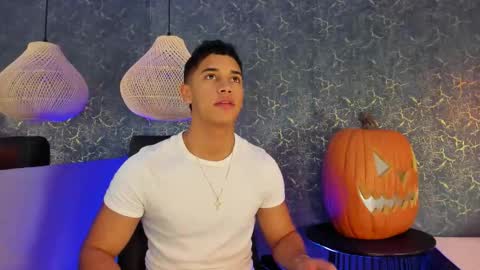 Zayn Cross online show from October 30, 11:33 am