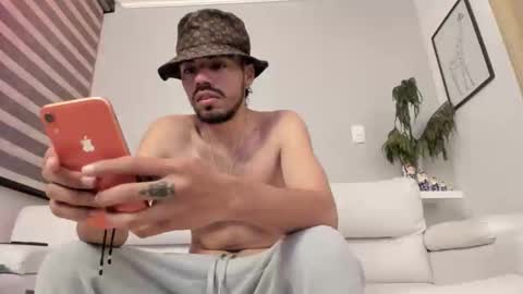 zaynshadow_ online show from November 5, 1:40 am