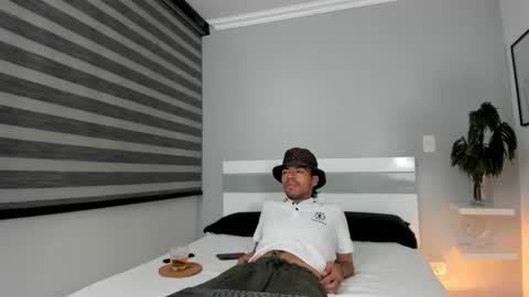 zaynshadow_ online show from October 18, 6:40 am