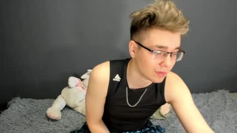 Ethan online show from April 22, 3:02 am