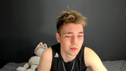 Ethan online show from April 26, 2:42 am