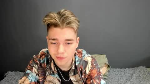 Ethan online show from April 21, 2:04 am