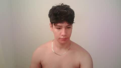 zeus_183 online show from May 2, 12:19 pm