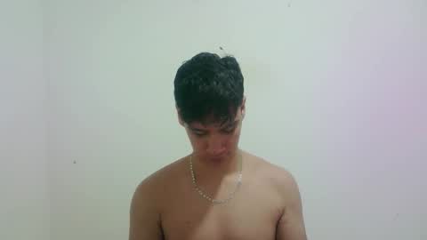 Snapshot of zeus_183 chatting on October 4, 1:43 am zeus_183 online show from October 4, 1:43 am