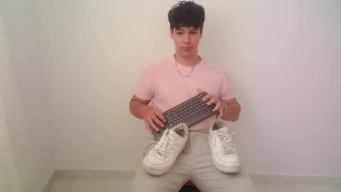 zeus_183 online show from May 12, 4:15 pm