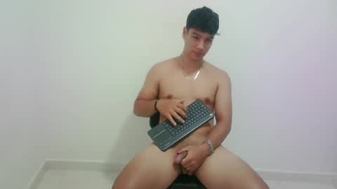 Snapshot of zeus_183 chatting on October 8, 9:08 pm zeus_183 online show from October 8, 9:08 pm