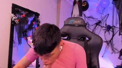 Snapshot of zeus_blaze chatting on October 7, 12:20 pm zeus_blaze online show from October 7, 12:20 pm