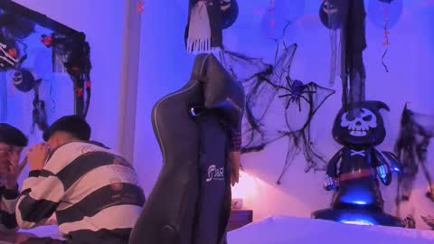 Snapshot of zeus_blaze chatting on October 14, 4:19 am zeus_blaze online show from October 14, 4:19 am