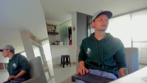 Snapshot of zeusjeff chatting on September 27, 6:39 pm zeus online show from September 27, 6:39 pm