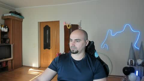 Ziesh online show from May 3, 1:36 pm