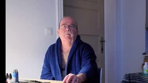 Snapshot of ziustefaninu chatting on October 24, 2:24 am stefano online show from October 24, 2:24 am