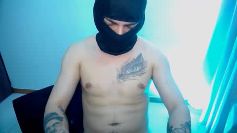 zoro_roronoa96 online show from October 23, 3:59 pm