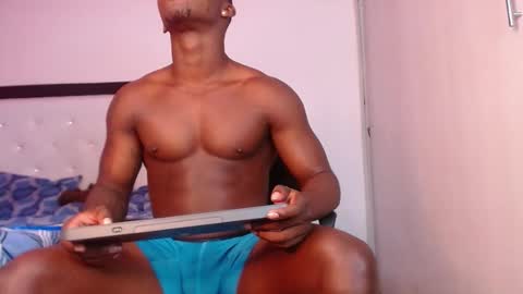 Snapshot of zousxxx chatting on February 17, 5:21 pm zousxxx online show from February 17, 5:21 pm