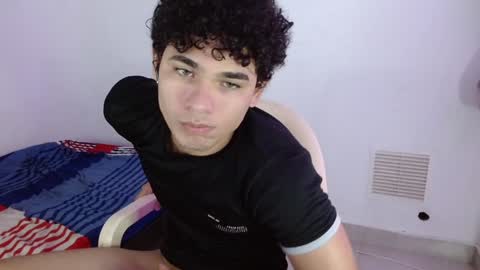 Snapshot of zyrosxk chatting on January 5, 5:41 am antonio felipe online show from January 5, 5:41 am