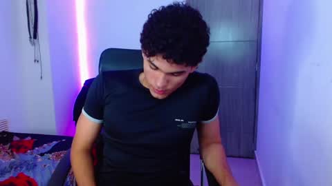 Snapshot of zyrosxk chatting on March 7, 6:46 am antonio felipe online show from March 7, 6:46 am