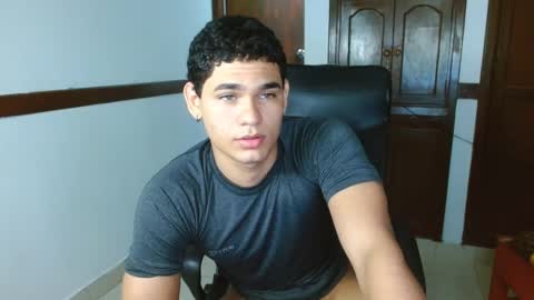 Snapshot of zyrosxk chatting on September 27, 8:12 am antonio felipe online show from September 27, 8:12 am