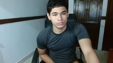 Snapshot of zyrosxk chatting on October 6, 7:46 am antonio felipe online show from October 6, 7:46 am