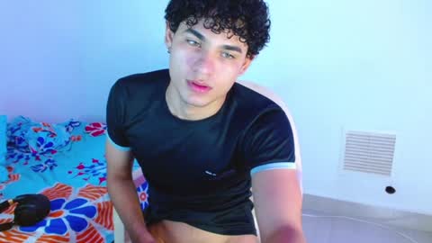 Snapshot of zyrosxk chatting on January 27, 7:56 am antonio felipe online show from January 27, 7:56 am