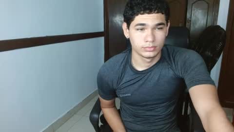 Snapshot of zyrosxk chatting on October 11, 4:11 pm antonio felipe online show from October 11, 4:11 pm