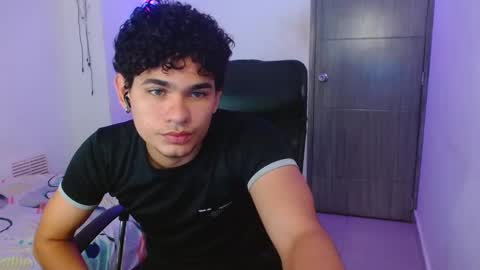 Snapshot of zyrosxk chatting on February 17, 10:07 am antonio felipe online show from February 17, 10:07 am