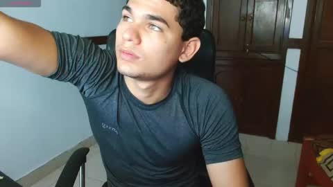 Snapshot of zyrosxk chatting on September 20, 1:11 pm antonio felipe online show from September 20, 1:11 pm