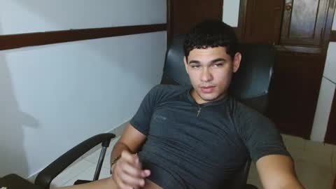 Snapshot of zyrosxk chatting on September 23, 5:40 am antonio felipe online show from September 23, 5:40 am