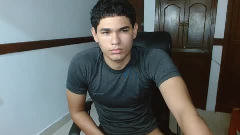Snapshot of zyrosxk chatting on October 5, 6:50 am antonio felipe online show from October 5, 6:50 am