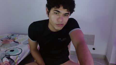 Snapshot of zyrosxk chatting on December 27, 6:35 am antonio felipe online show from December 27, 6:35 am
