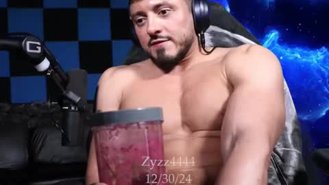 Snapshot of zyzz4444 chatting on December 31, 3:45 am Greek God online show from December 31, 3:45 am