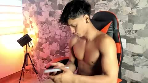 zyzz_1812 online show from June 22, 8:02 pm