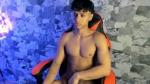 zyzz_1812 online show from June 18, 6:24 pm