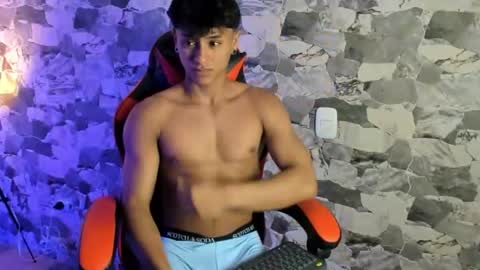 zyzz_1812 online show from June 21, 3:56 am