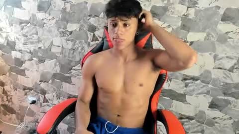 zyzz_1812 online show from June 16, 7:27 pm
