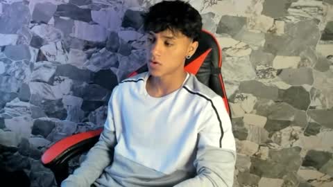 zyzz_1812 online show from May 12, 5:32 pm