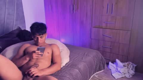 Snapshot of zyzz_1812 chatting on September 12, 11:05 pm zyzz_1812 online show from September 12, 11:05 pm