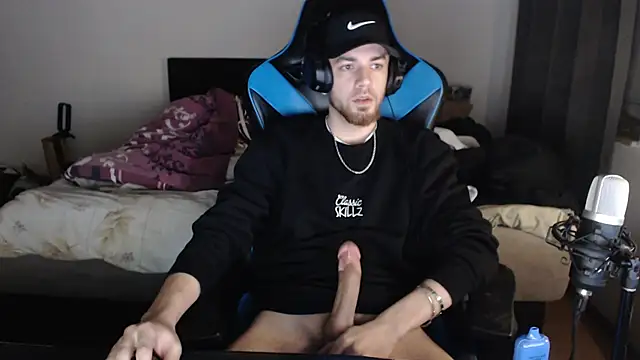 AlbanerYaro45 online show from December 10, 11:00 pm