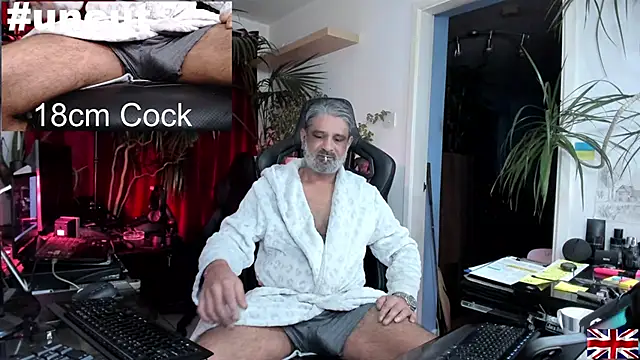 Snapshot of OnlineBossUK chatting on December 30, 12:54 am OnlineBossUK online show from December 30, 12:54 am