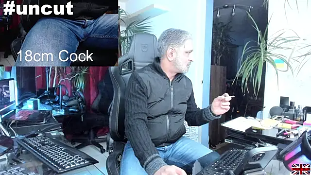 Snapshot of OnlineBossUK chatting on January 7, 10:30 pm OnlineBossUK online show from January 7, 10:30 pm