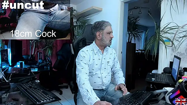Snapshot of OnlineBossUK chatting on January 12, 3:57 pm OnlineBossUK online show from January 12, 3:57 pm