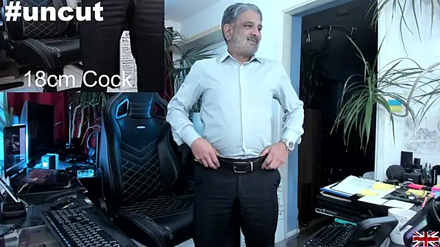 Snapshot of OnlineBossUK chatting on January 9, 9:05 pm OnlineBossUK online show from January 9, 9:05 pm