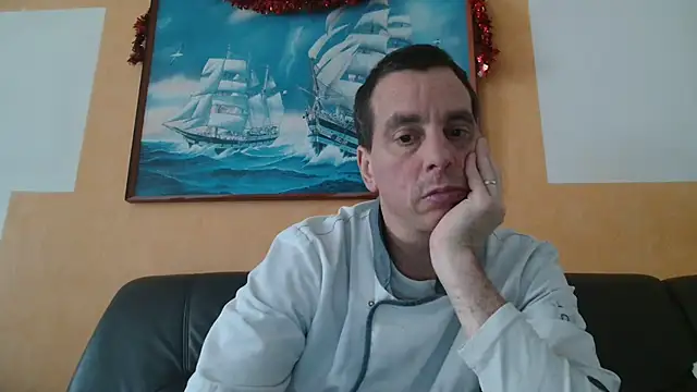 Snapshot of cloupefun chatting on December 27, 12:45 pm cloupefun online show from December 27, 12:45 pm