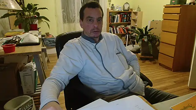 Snapshot of cloupefun chatting on January 4, 4:44 am cloupefun online show from January 4, 4:44 am