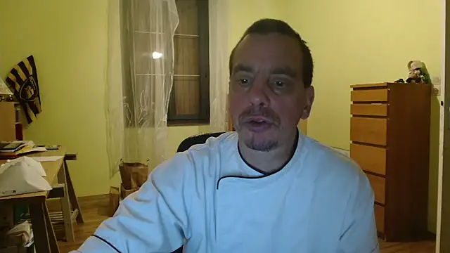 Snapshot of cloupefun chatting on December 13, 4:43 am cloupefun online show from December 13, 4:43 am