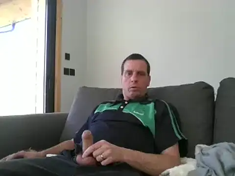 Snapshot of cloupefun chatting on March 18, 10:07 am cloupefun online show from March 18, 10:07 am