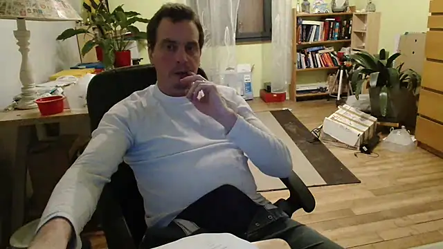 Snapshot of cloupefun chatting on January 28, 6:16 am cloupefun online show from January 28, 6:16 am