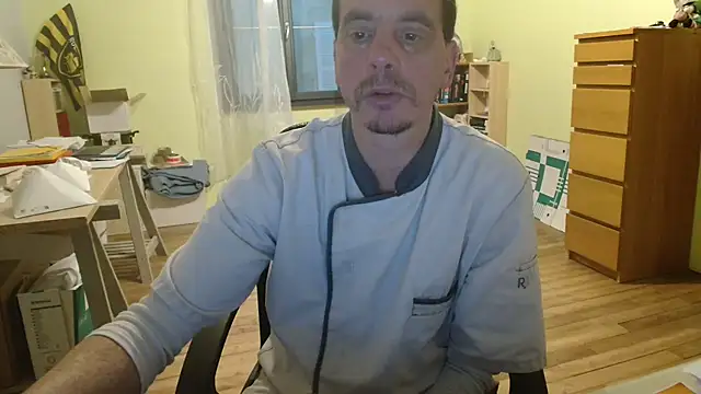 Snapshot of cloupefun chatting on December 19, 5:18 am cloupefun online show from December 19, 5:18 am