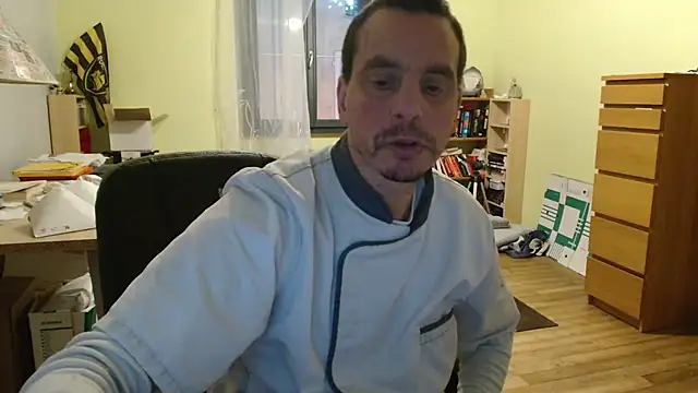 Snapshot of cloupefun chatting on December 21, 6:09 am cloupefun online show from December 21, 6:09 am