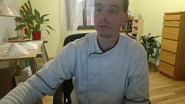 Snapshot of cloupefun chatting on December 7, 5:59 am cloupefun online show from December 7, 5:59 am
