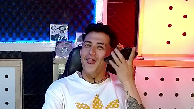 Snapshot of Darko0717 chatting on December 4, 11:57 pm Darko0717 online show from December 4, 11:57 pm