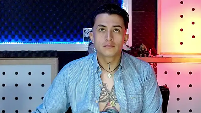 Snapshot of Darko0717 chatting on December 11, 2:50 pm Darko0717 online show from December 11, 2:50 pm
